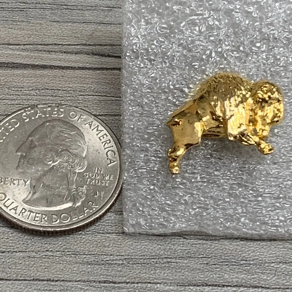 Vintage Gold Tone Buffalo Bison Lapel Pin Western Wildlife Animal Hat Tie Tac
